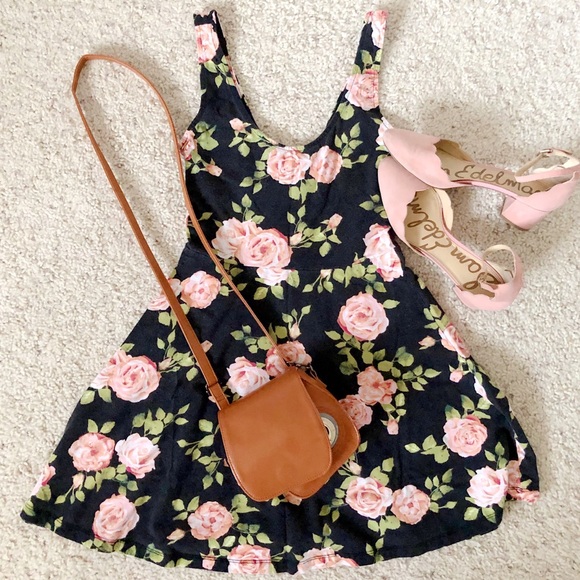 Forever 21 Dresses & Skirts - F21 Floral Skater Dress 🌻🌹